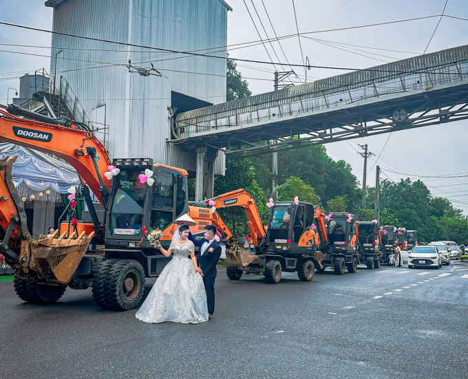 Nhà trai gây bất ngờ với dàn rước dâu có &quot;1 không 2&quot;, bố vợ cũng hốt hoảng - Ảnh 2.